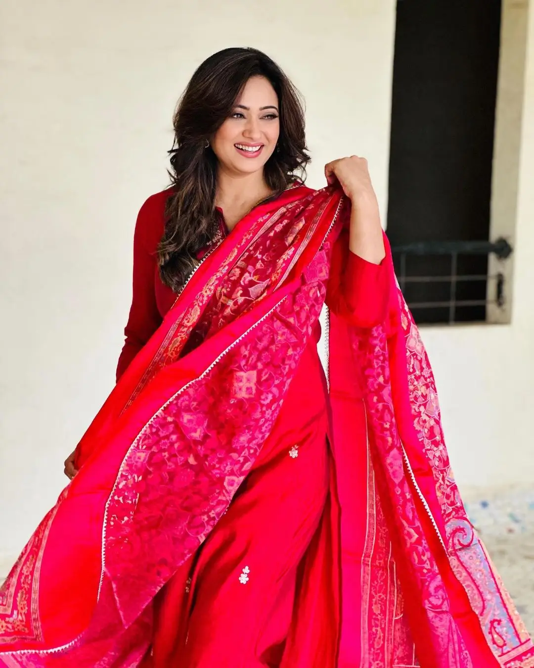 Hindi TV Actress Shweta Tiwari Stills In Red Gown